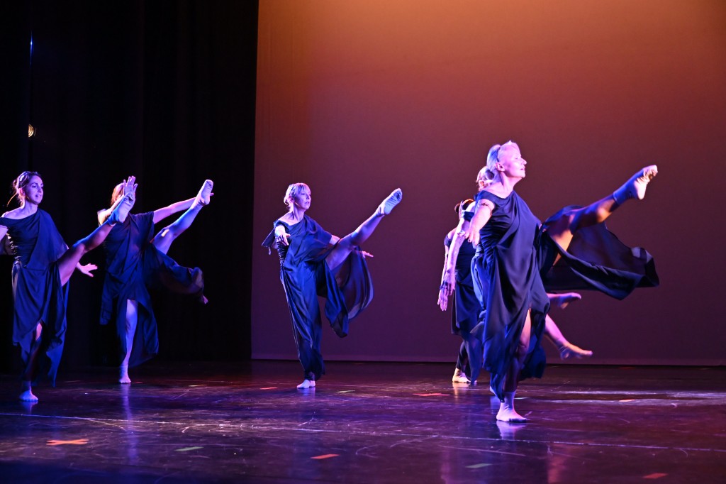 Danzatrici Jazz Over in salto