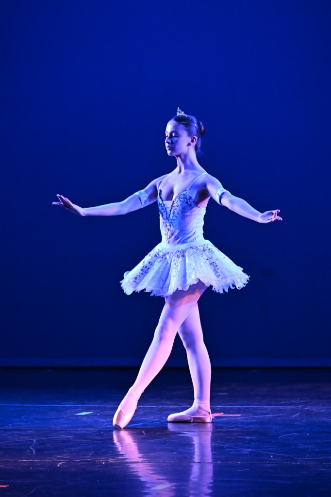 Allieva in scena durante il saggio